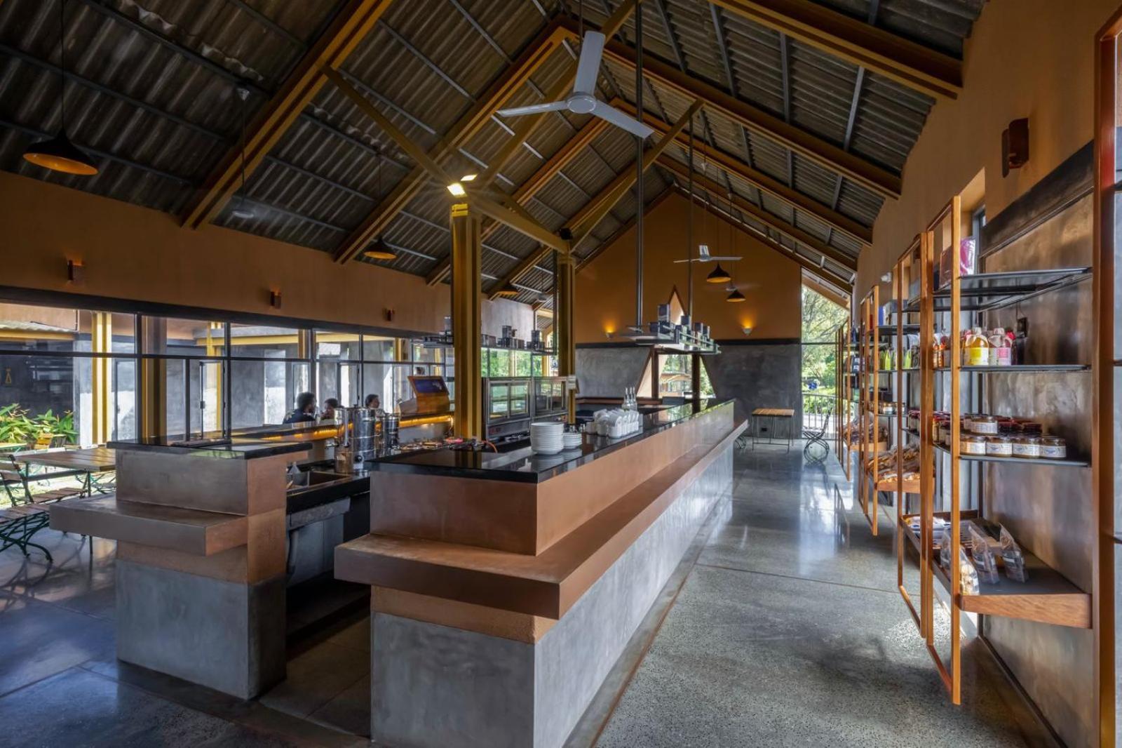 Misty Mountain Experience Hotel Pirmed Exterior photo